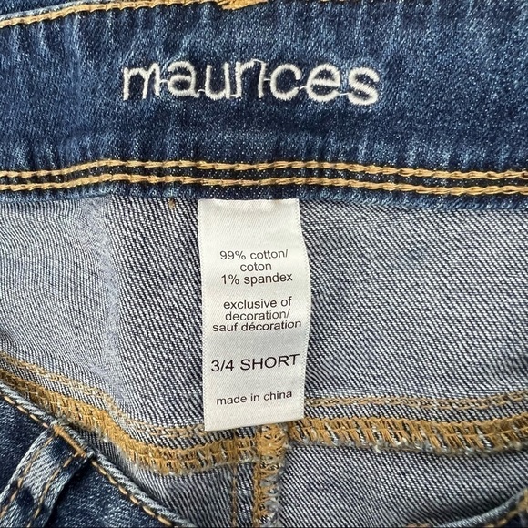 MAURICES Women’s Blue Jeans Size 3/4 Short Distressed Stretch Pockets - Picture 6 of 13